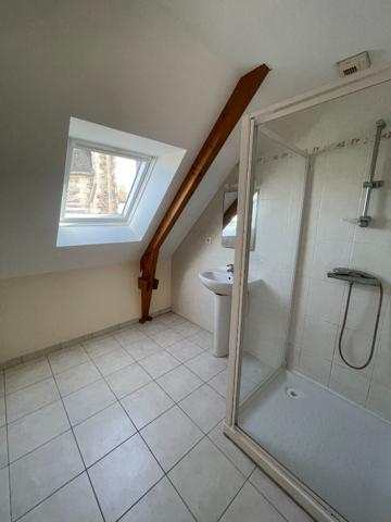 A LOUER CHAMPIGNE Appt T4 de 74 m2 avec garage et sans extérieur