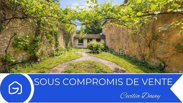 *** Nouveauté : Entre charme et histoire : découvrez cette ancienne dépendance de Château ***

Nichée dans un environnement chargé d'histoire et de charme, cette ancienne fermette de caractère vous séduira par son authenticité et son potentiel, et derrière ses murs, un jardin intimiste à l'abri des regards.

* Descriptif de la Maison *

De plain-pied :
- Une jolie véranda donnant directement sur la terrasse et le jardin
- Une cuisine aménagée 
- Un bel espace de vie avec son salon lumineux, agrémenté d'une belle cheminée à foyer ouvert et sa salle à manger
- Une vaste chambre de plain-pied
- Une salle d'eau avec sa douche à l'italienne (1.20mX1.20m)
- Un wc séparé avec placards
- Un atelier avec un espace chaufferie

A l'étage :
- 3 pièces spacieuses permettant de les adapter à votre mode de vie, chambre, bureau, salle de jeux...
- Une salle d'eau avec wc

* Ses extérieurs *
- Un terrain d'environ 410m² entièrement clos de murs
- Un joli jardin intérieure intime, exposée plein Sud, permettant un véritable espace de détente à l'abri des regards, agrémenté d'un puis
- Une petite dépendance 
- un grand garage avec un point d'eau

* Son secteur *
- proximité de services : école maternelle et primaire avec un service de cantine et de garderie, service de transports pour le collège et le lycée, à seulement 3 mins de tous commerces de proximité: boulangerie, pharmacie, médecin, infirmier, kiné, superette, cafétéria, poste..
- 3 mins de la ville de Villeneuve l'Archevêque
- 5 mins de l'autoroute A5

* Ses équipements et ses avantages *
- Chauffage Pompe à chaleur, installée en 2023
- Chauffe-eau thermodynamique 
- Bonne isolation, très bon DPE
- Fibre installée
- Toiture en très bon état
- Puits dans le jardin
- 4 panneaux solaires permettant de fournir directement l'électricité dans la Maison (2024)
- Très faible taxe foncière