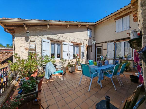 SOUS OFFRE ! RARE INVESTISSEMENT LOCATIF – Immeuble de rapport au cœur de FOURCÈS, l'un des Plus Beaux Villages de France