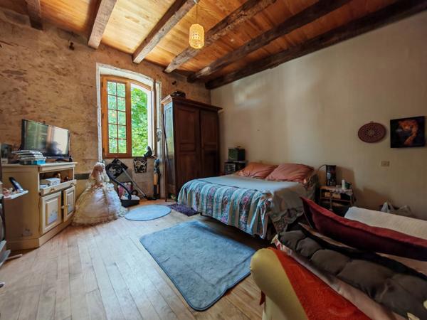 SOUS OFFRE ! RARE INVESTISSEMENT LOCATIF – Immeuble de rapport au cœur de FOURCÈS, l'un des Plus Beaux Villages de France
