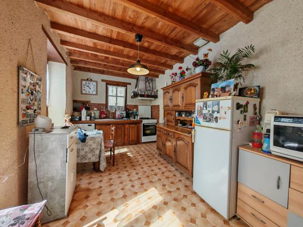SOUS OFFRE ! RARE INVESTISSEMENT LOCATIF – Immeuble de rapport au cœur de FOURCÈS, l'un des Plus Beaux Villages de France
