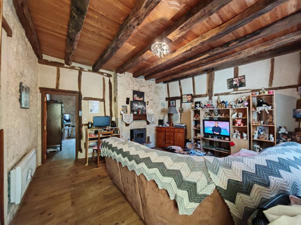 SOUS OFFRE ! RARE INVESTISSEMENT LOCATIF – Immeuble de rapport au cœur de FOURCÈS, l'un des Plus Beaux Villages de France