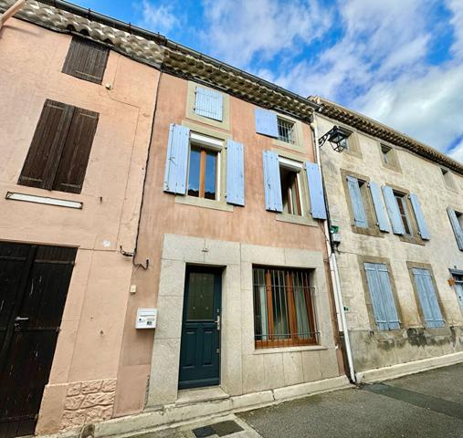 Maison de village 87 m² à Trèbes sur 3 niveaux avec 3 chambres et deux salles d'eau