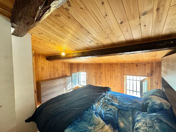 Maison de village 87 m² à Trèbes sur 3 niveaux avec 3 chambres et deux salles d'eau