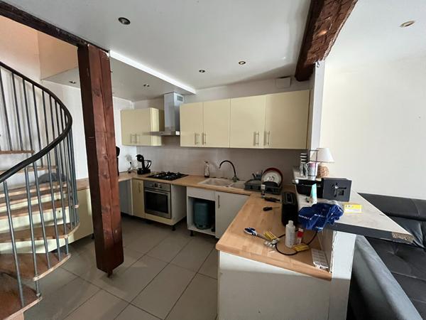 Maison de village 87 m² à Trèbes sur 3 niveaux avec 3 chambres et deux salles d'eau