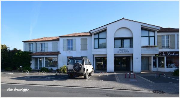 Local/bureau à vendre LA COUARDE SUR MER (17), local commercial premium