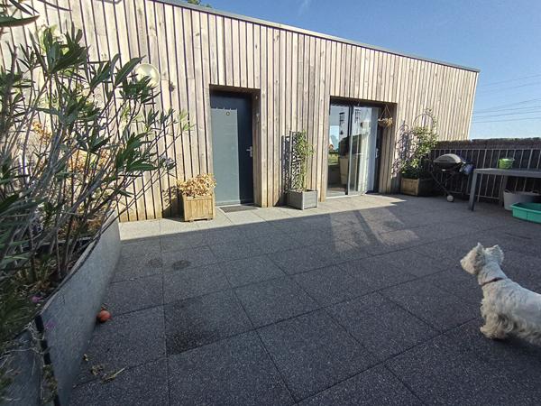 Appartement  à vendre de 80 m2 avec une terrasse de 40 m2 au dernier étage d'une copropriété récente.