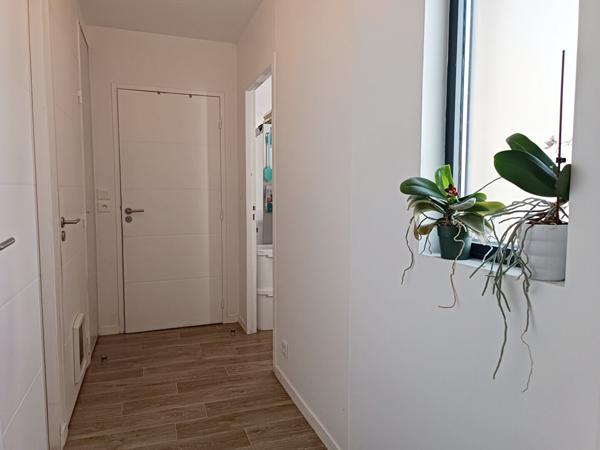 Appartement  à vendre de 80 m2 avec une terrasse de 40 m2 au dernier étage d'une copropriété récente.
