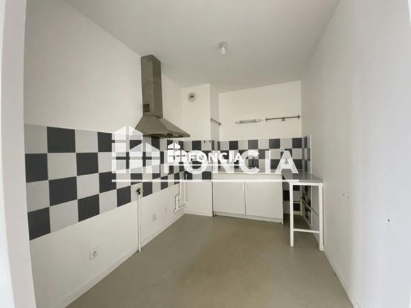 Location Appartement 3 pièces 61.79 m² - 9 BIS RUE VICTOR HUGO Rochefort 17300