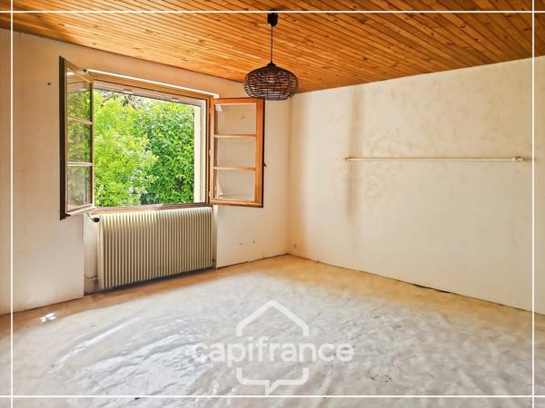 Maison en pierre à rénover, dépendances, terrain 5000m² avec puit, sans vis à vis
