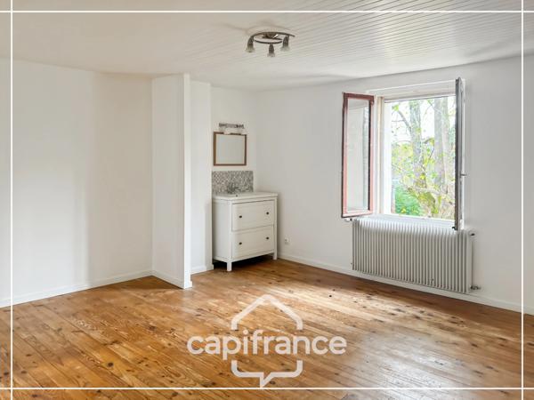 Maison en pierre à rénover, dépendances, terrain 5000m² avec puit, sans vis à vis