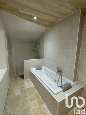 Demeure 9 pièces de 242 m² à Brizambourg (17770)