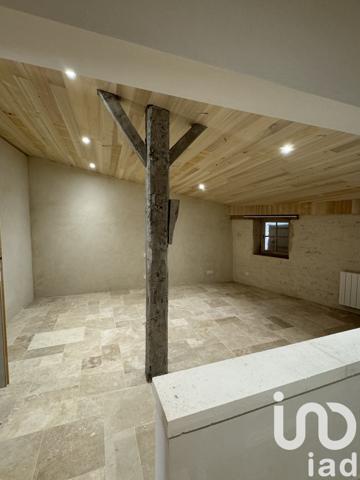 Demeure 9 pièces de 242 m² à Brizambourg (17770)