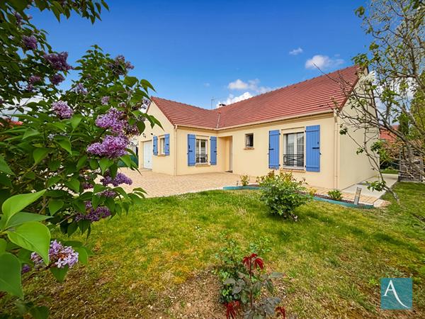 Maison de plain-pied à vendre à Breuillet , 3 chambres , jardin , au calme
