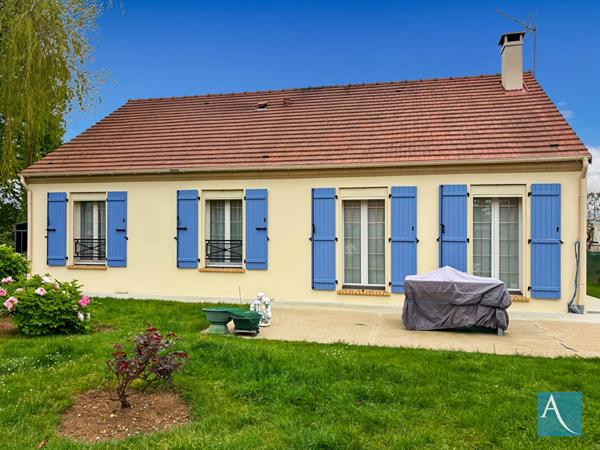 Maison de plain-pied à vendre à Breuillet , 3 chambres , jardin , au calme