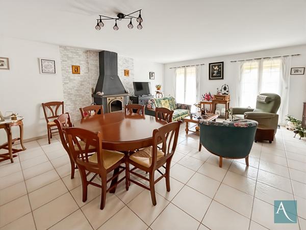 Maison de plain-pied à vendre à Breuillet , 3 chambres , jardin , au calme