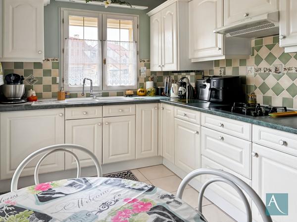 Maison de plain-pied à vendre à Breuillet , 3 chambres , jardin , au calme