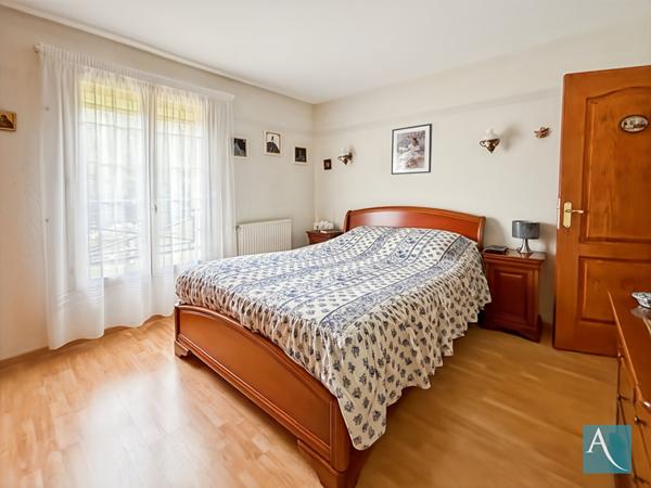 Maison de plain-pied à vendre à Breuillet , 3 chambres , jardin , au calme