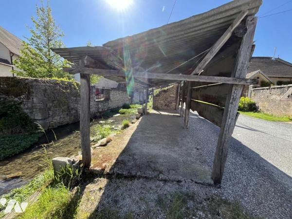 MAISON AVEC HANGAR EN DEPENDANCE