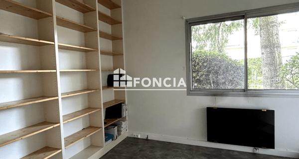 À vendre Local commercial 69.63 m² - Versailles 78000