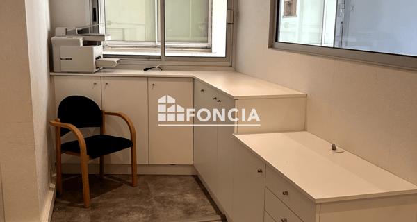 À vendre Local commercial 69.63 m² - Versailles 78000