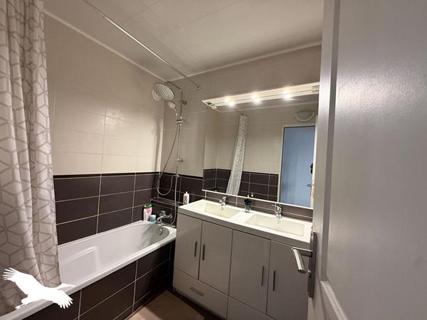Appartement à louer 1 000 € CC Marseille 3 p 69 m² DPE A