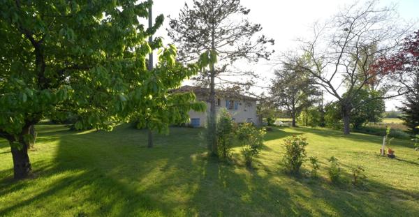 MAISON PLAIN PIED EN CAMPAGNE SUR GRAND TERRAIN ARBORÉ A COTÉ DE LAVAUR