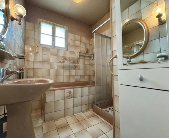 MAISON 120 m2 environ- 5CHAMBRES- TERRAIN 1200 m2