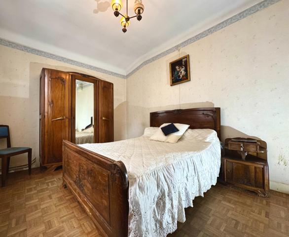 MAISON 120 m2 environ- 5CHAMBRES- TERRAIN 1200 m2