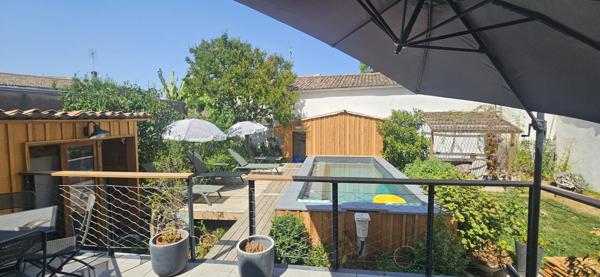 Cozes (17120) 

belle maison bourgeoise de ville