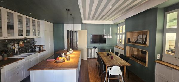 Cozes (17120) 

belle maison bourgeoise de ville