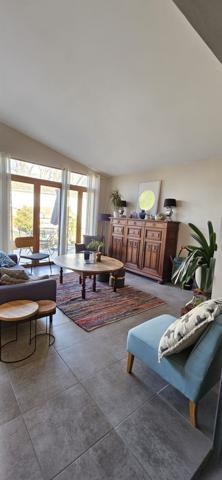 Cozes (17120) 

belle maison bourgeoise de ville