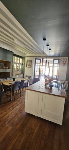 Cozes (17120) 

belle maison bourgeoise de ville