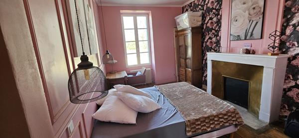 Cozes (17120) 

belle maison bourgeoise de ville