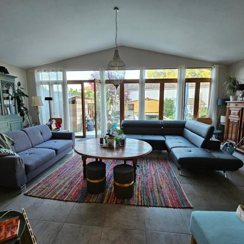 Cozes (17120) 

belle maison bourgeoise de ville