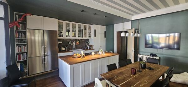 Cozes (17120) 

belle maison bourgeoise de ville