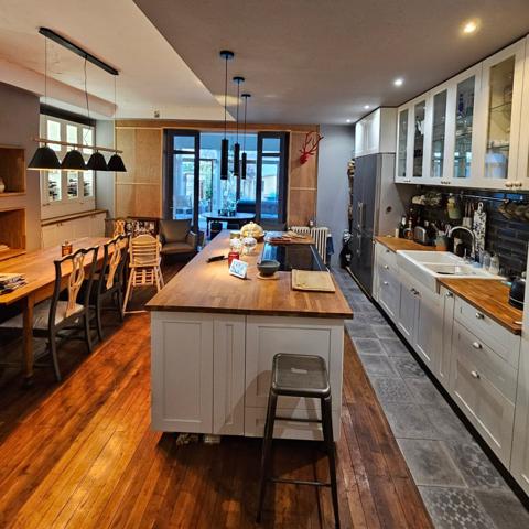 Cozes (17120) 

belle maison bourgeoise de ville