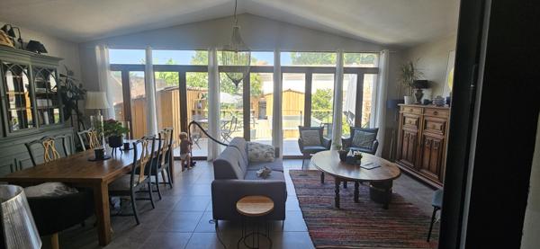 Cozes (17120) 

belle maison bourgeoise de ville