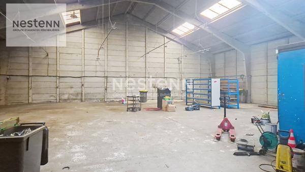 Investisseurs ou professionnel : Garage, Hangar, bureau, Secteur de DESVRES 480 m2 ( hauteur de 5m20 à 8m20)  + 80m2 de bureaux+ Terrain constructible+ un appartement T4 de 90m2 loué 700 euros