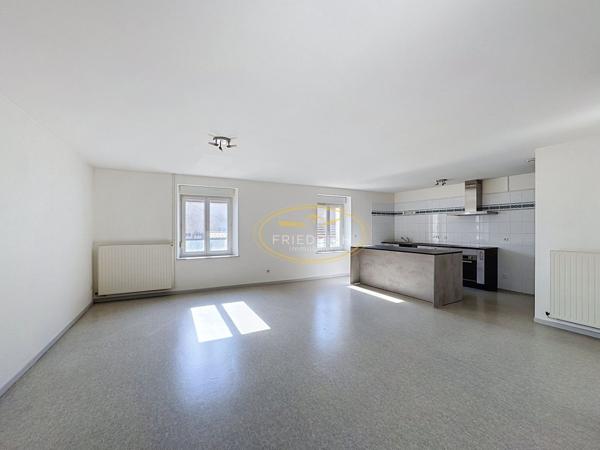 SPACIEUX APPARTEMENT DE 111 M2 À QUELQUES MINUTES DE COMMERC Lérouville