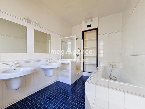 Maison à CHOLET, 49300 - 8 pièces 200m²