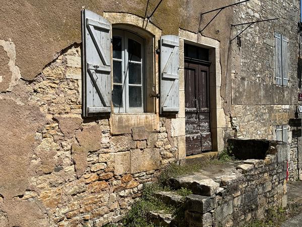 Maison à rénover coeur de village Sarrazac