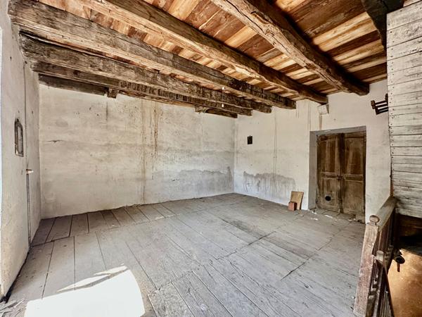 Maison à rénover coeur de village Sarrazac