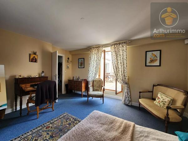Vente                                                      Maison
                        
                     6 pièces                      226 m2                     à Beaugency