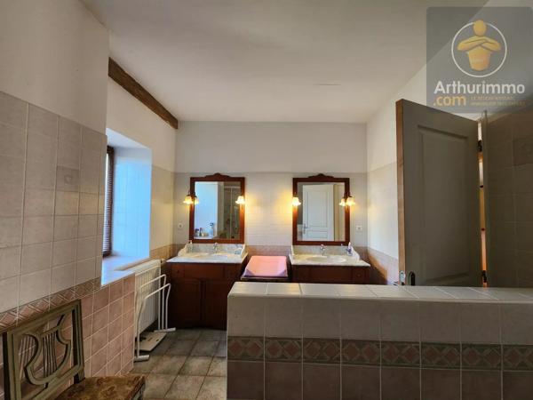 Vente                                                      Maison
                        
                     6 pièces                      226 m2                     à Beaugency