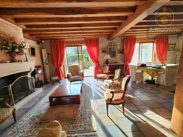 Vente                                                      Maison
                        
                     6 pièces                      226 m2                     à Beaugency