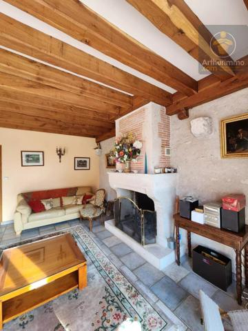 Vente                                                      Maison
                        
                     6 pièces                      226 m2                     à Beaugency