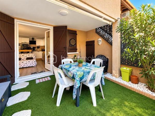 EN EXCLUSIVITE A PORT LEUCATE — LE PETIT COIN DE PARADIS QUI A TOUT POUR PLAIRE !

Vous cherchez un pied-à-terre clé en main au bord de la Méditerranée… ou un investissement qui a du potentiel ? Ne cherchez plus ! ☀️🌊

A deux pas du port, découvrez ce joli T2 entièrement rénové et meublé, situé dans une résidence sécurisée.

Vous profitez de sa terrasse, véritable prolongement de l’appartement, pour déjeuner dehors, prendre l’apéritif ou simplement savourer les douces soirées méditerranéennes. 🌴

Et pour les envies de plage ? 15 minutes à pied suffisent pour rejoindre le sable et la Méditerranée ! 🏖️

🚗 Place de parking

✨ T2 meublé et entièrement rénové

🌿 Belle terrasse

⚓ Port à quelques pas

🏖️ Plages à 15 min à pied

🔐 Résidence sécurisée

💰 Belle rentabilité locative

✨Bien proposé en exclusivité


📩 Une visite pourrait bien être le début d’un joli coup de cœur…