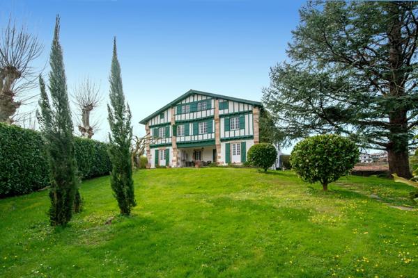 Maison à vendre 14 pièces (64)