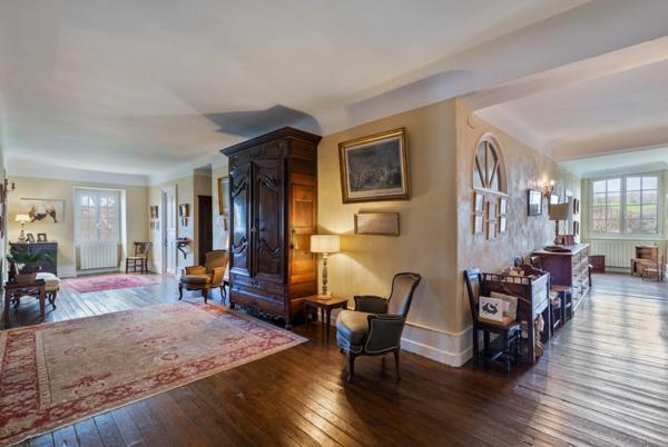 Maison à vendre 14 pièces (64)